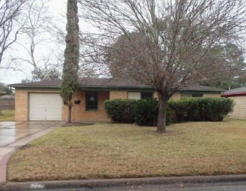 2102 Evergreen Ln, La Marque, TX 77568