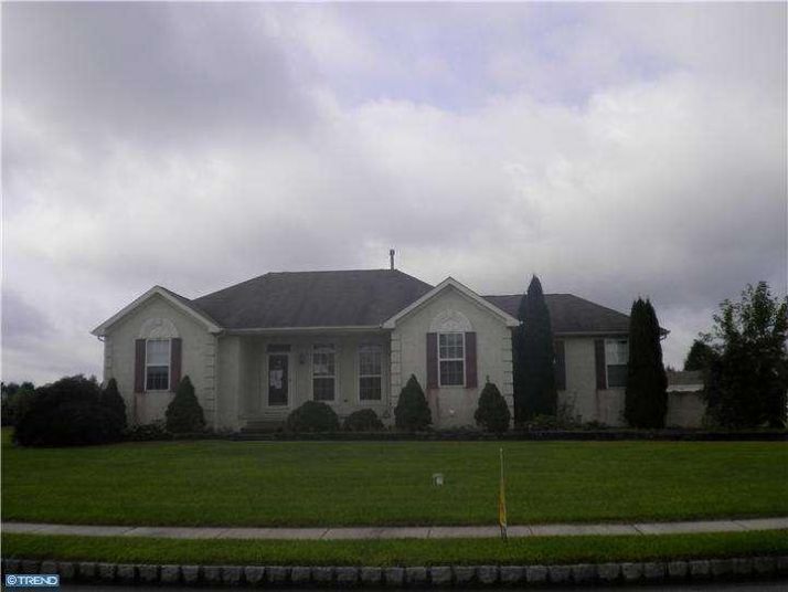 317 Meadowbrook Dr, Monroeville, NJ 08343