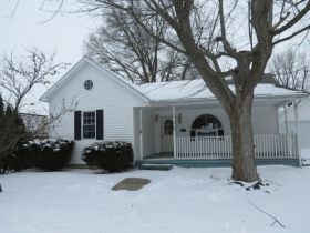 532 W 2nd St, Albany, IN 47320
