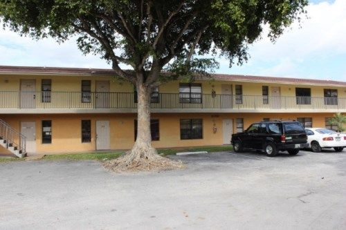 5150 Palm Hill Dr Apt 253, West Palm Beach, FL 33415