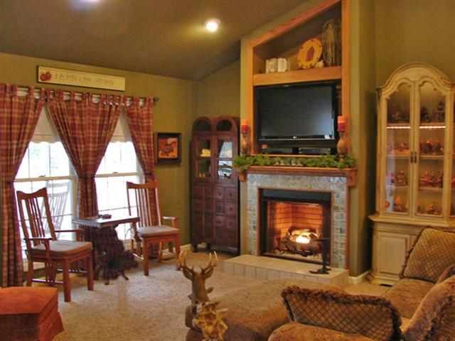 929 Riverview Dr, Norfork, AR 72658