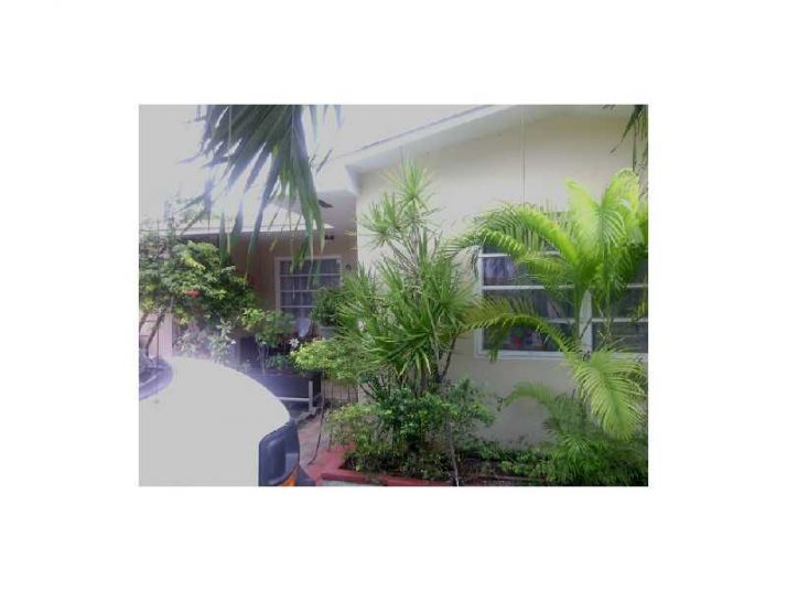 1571 W 2 AV, Hialeah, FL 33010