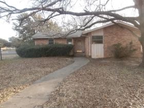 2141 Hermanson Dr, Waco, TX 76710