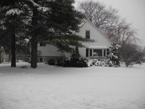 851 W Gardenia Ave, Madison Heights, MI 48071