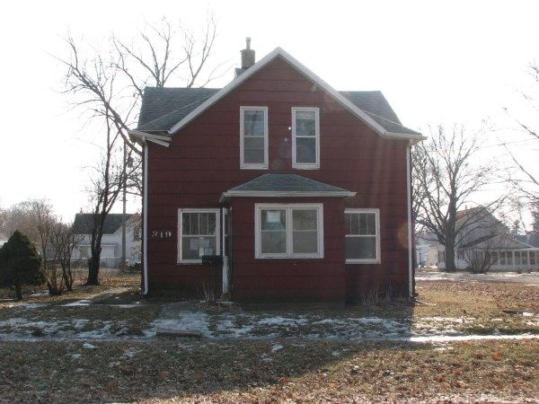 319 W Broadway St, Colfax, IA 50054