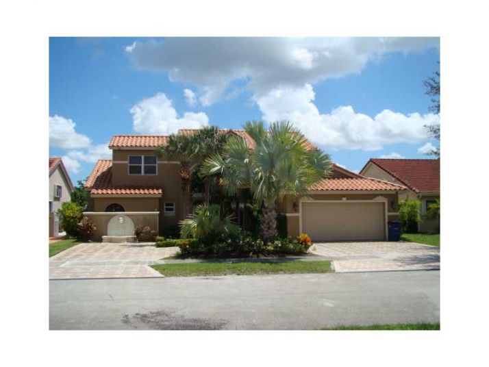 19363 NW 87 CT, Hialeah, FL 33018