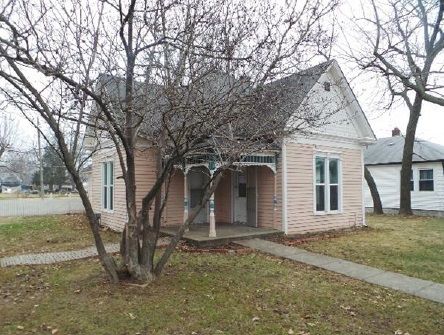 908 S Hickory St, Mount Vernon, MO 65712