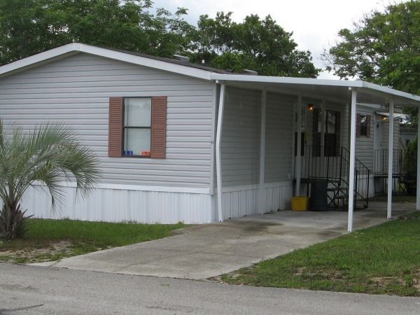 17 Columbia Ave, Sorrento, FL 32776