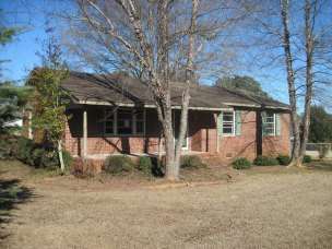 102 Greenway Dr, Greenwood, SC 29649