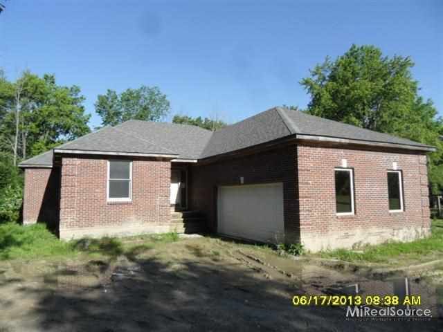 7098 Swan Creek Rd, Fair Haven, MI 48023