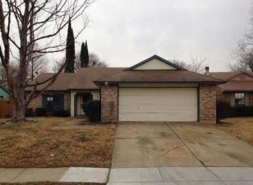 2104 Pennington Dr, Arlington, TX 76014
