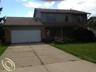 576 Middlebury Ln, Rochester, MI 48309