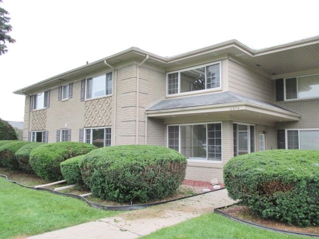 2375 Walton Blvd #4, Rochester, MI 48309