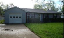 210 Sunset Ln Centralia, MO 65240