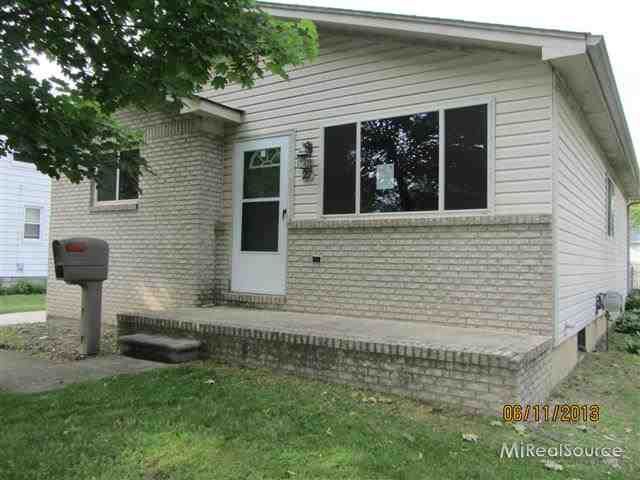 27 Eastman St, Mount Clemens, MI 48043