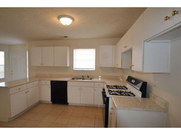 2392 Wellborn Hills Court, Lithonia, GA 30058
