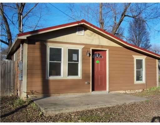 606 1/2 E BUCHANAN ST, Prairie Grove, AR 72753
