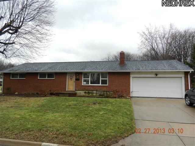 402 Lindy Lane Ave Sw, North Canton, OH 44720