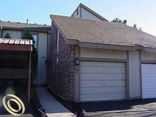 7482 N Brynmawr Ct, West Bloomfield, MI 48322