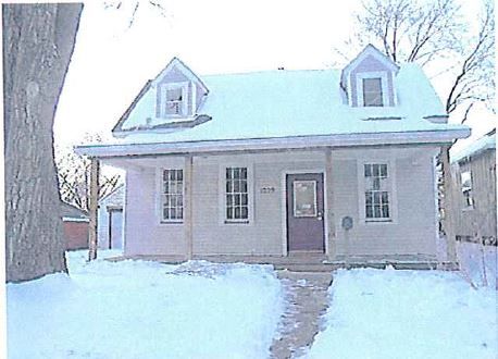 1229 S 5th St, Pekin, IL 61554