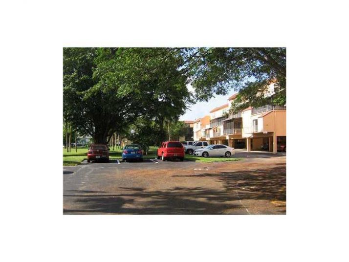 430 COMMODORE DR # 103, Fort Lauderdale, FL 33325