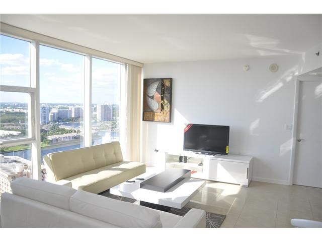 1830 S OCEAN DR # 2707, Hallandale, FL 33009