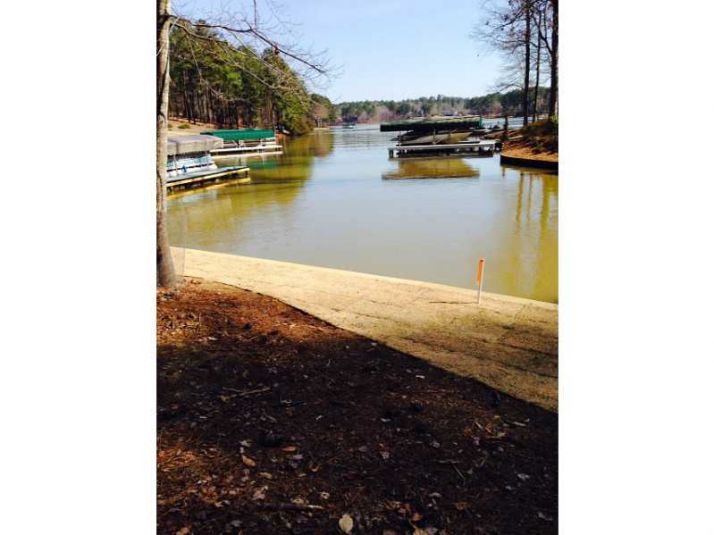 102 Lighthouse Circle, Greensboro, GA 30642