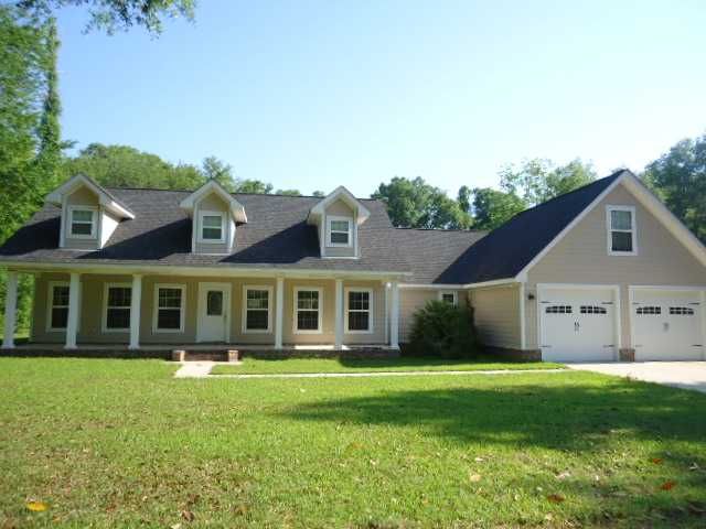 64 Screven St, Midway, GA 31320