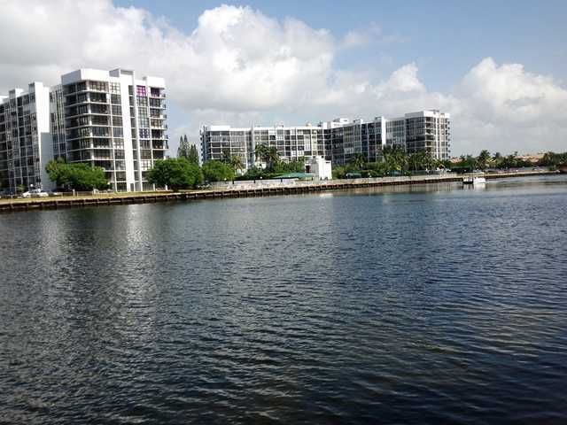 1000 PARKVIEW DR # 831, Hallandale, FL 33009