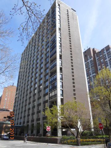 1 E Schiller St Apt 12, Chicago, IL 60610