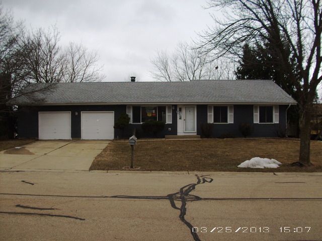 2 N Ridge Ct, Streamwood, IL 60107