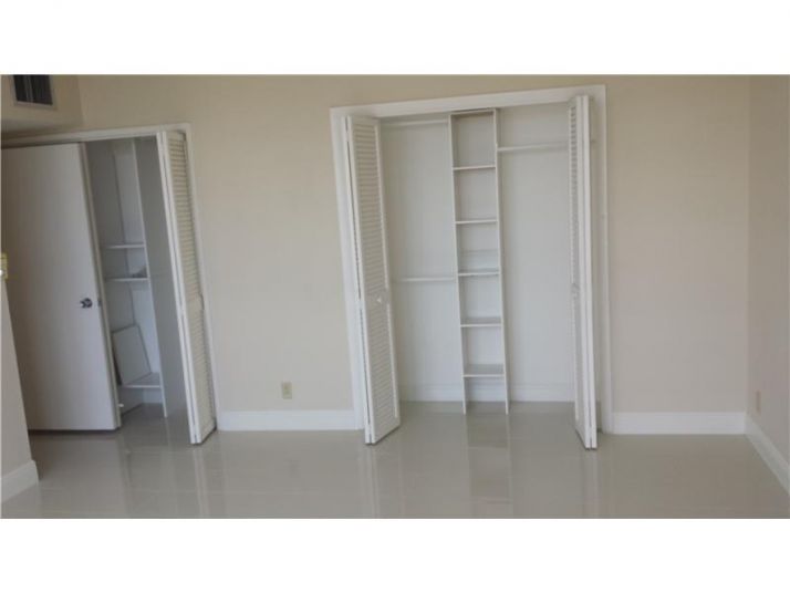 500 THREE ISLAND BLVD # 711, Hallandale, FL 33009