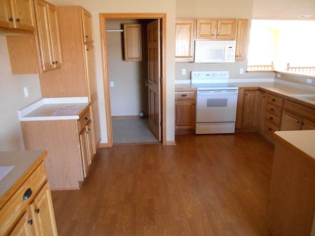 1072 B Quinlan Dr, Pewaukee, WI 53072