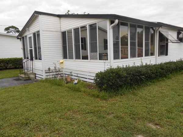 36148 Cherry Ave, Grand Island, FL 32735