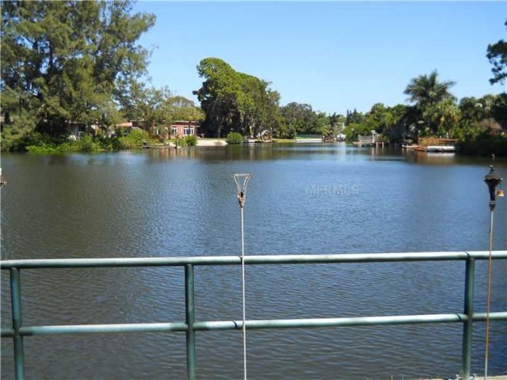 1567 Delaware Ave NE, Saint Petersburg, FL 33703