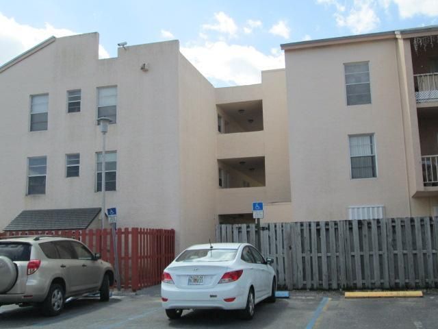 1735 W 60 ST # M117, Hialeah, FL 33012