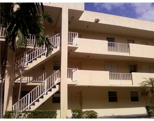 1755 W 60 ST # D-310, Hialeah, FL 33012