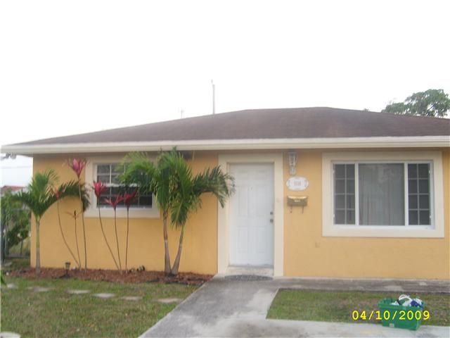 5516 Mayo St, Hollywood, FL 33021