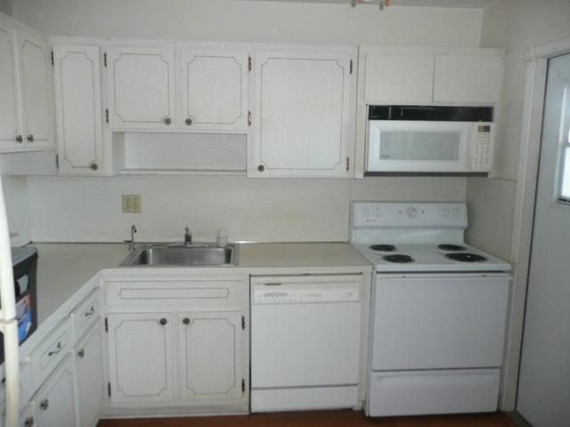5100 Washington St Apt 114, Hollywood, FL 33021
