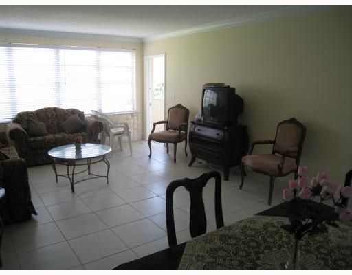 851 NE 14TH AV # 414, Hallandale, FL 33009