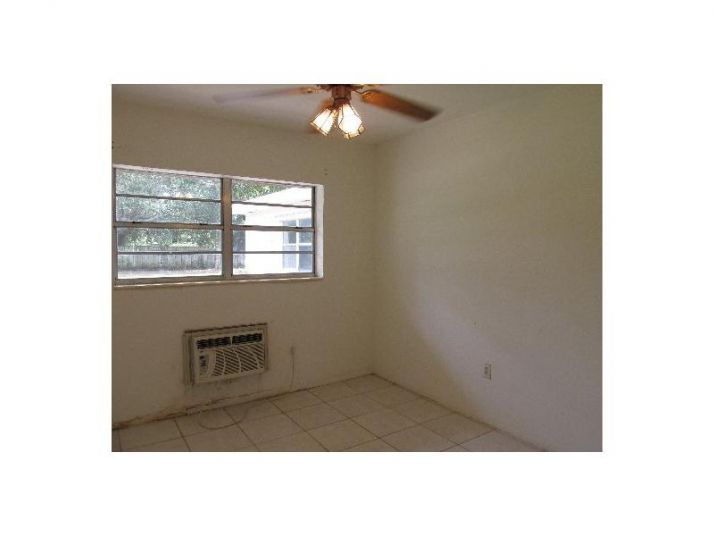 1024 NE 4TH CT, Hallandale, FL 33009