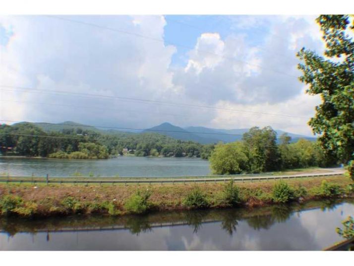 475 Rolling Acres Road, Hiawassee, GA 30546
