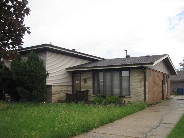 10205 S Karlov Ave, Oak Lawn, IL 60453