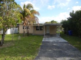 5846 Hayes St, Hollywood, FL 33021