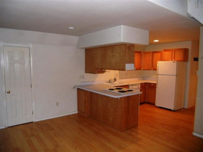 645 Hurricane Dr, Fairbanks, AK 99701