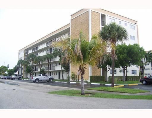 220 SW 9TH AV # 302, Hallandale, FL 33009