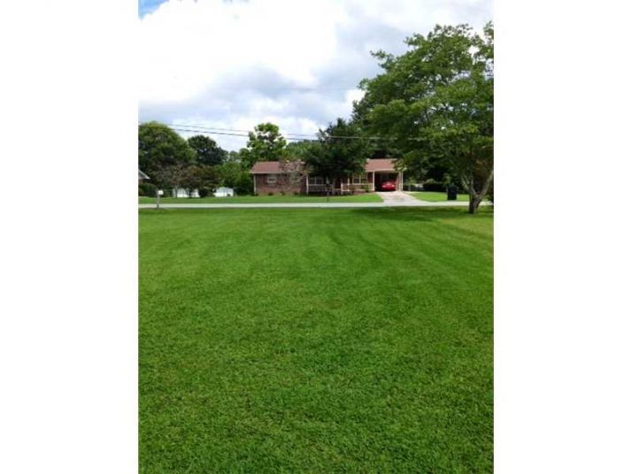 125 Lake Drive, Fayetteville, GA 30215