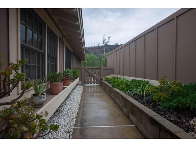 8511 Circle R Course Ln, Escondido, CA 92026