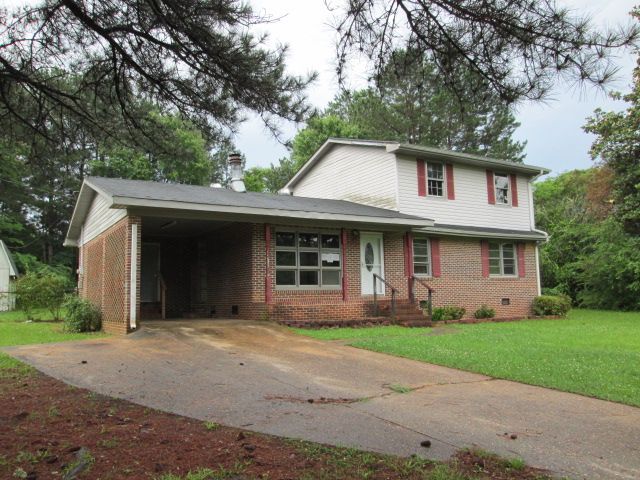 118 Weathers Dr, Lagrange, GA 30240