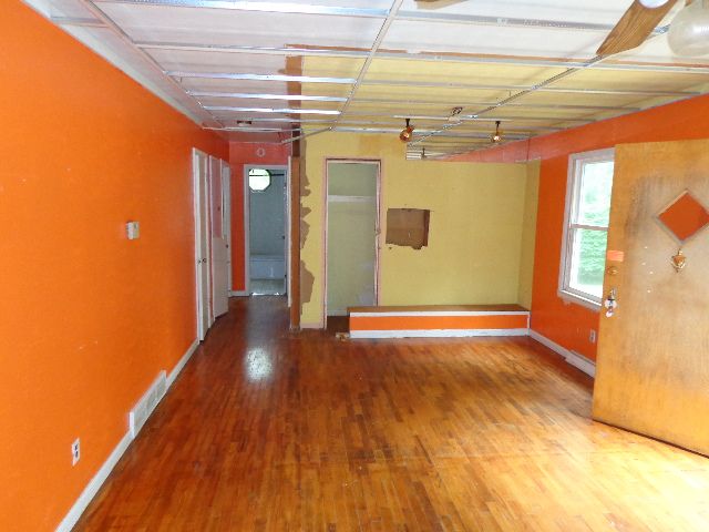 10277 Clear Lake Rd, Battle Creek, MI 49014